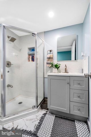 945 FARISTON DR, Drexel Hill, PA 19026