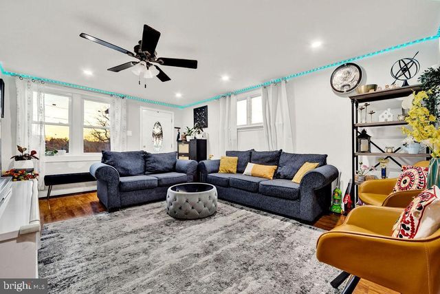 945 FARISTON DR, Drexel Hill, PA 19026