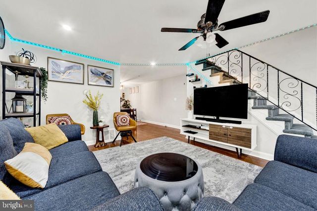 945 FARISTON DR, Drexel Hill, PA 19026