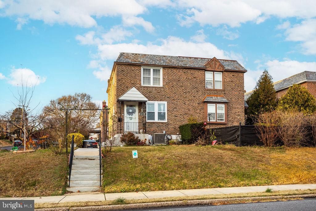 945 FARISTON DR, Drexel Hill, PA 19026