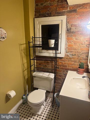 1943 WAVERLY ST, Philadelphia, PA 19146