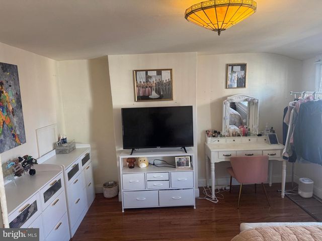 1943 WAVERLY ST, Philadelphia, PA 19146