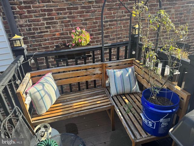 1943 WAVERLY ST, Philadelphia, PA 19146