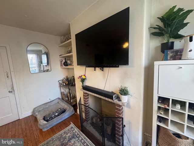 1943 WAVERLY ST, Philadelphia, PA 19146