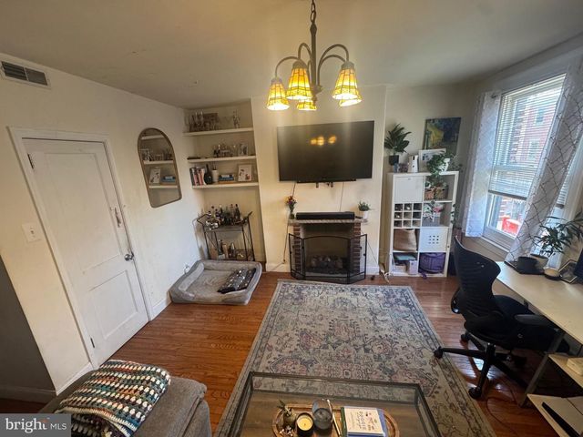 1943 WAVERLY ST, Philadelphia, PA 19146