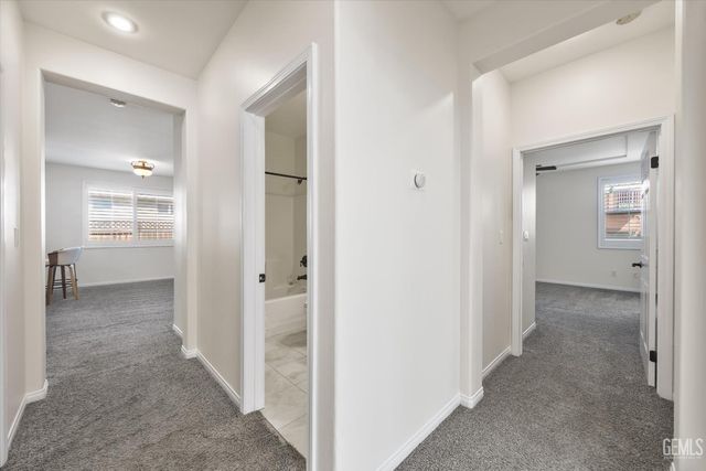 420 Hollyhill Drive, Bakersfield, CA 93312