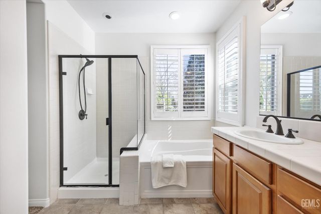 420 Hollyhill Drive, Bakersfield, CA 93312