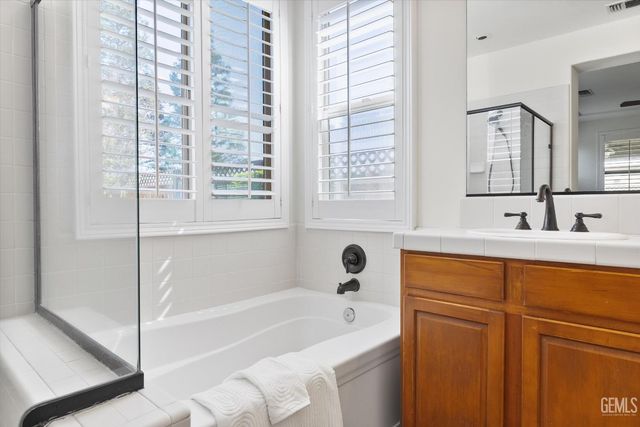 420 Hollyhill Drive, Bakersfield, CA 93312