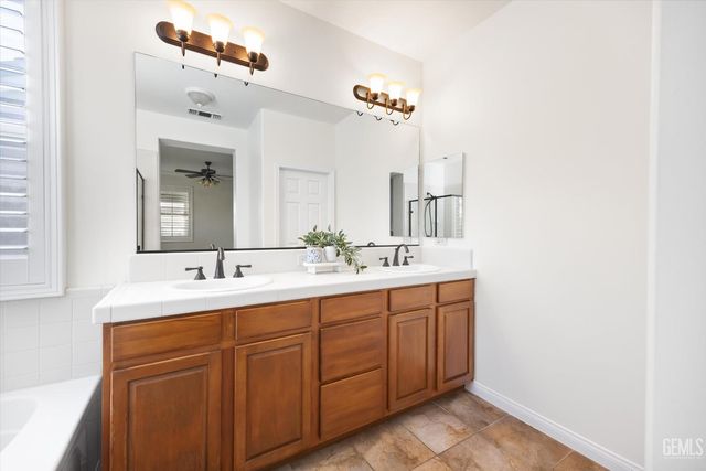 420 Hollyhill Drive, Bakersfield, CA 93312