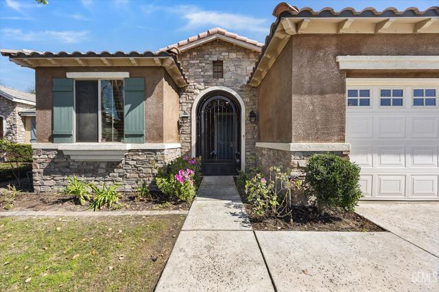 420 Hollyhill Drive, Bakersfield, CA 93312