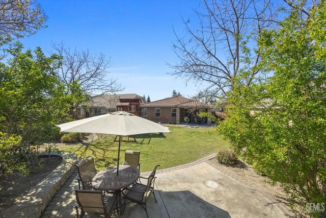 420 Hollyhill Drive, Bakersfield, CA 93312