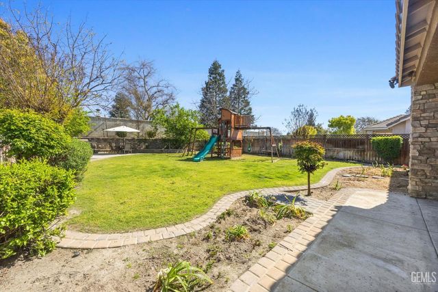 420 Hollyhill Drive, Bakersfield, CA 93312