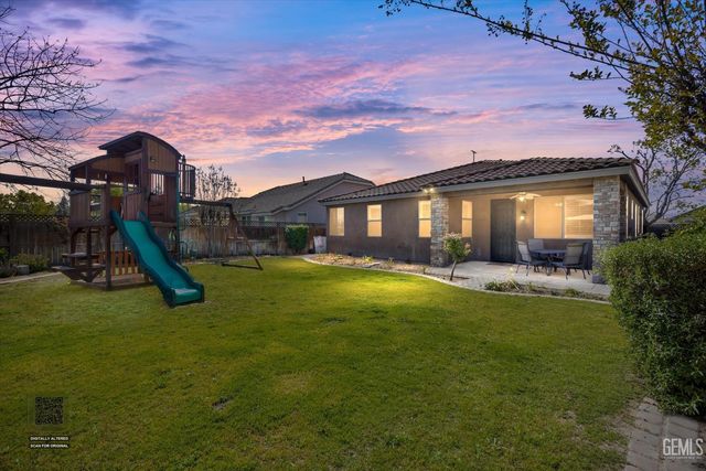 420 Hollyhill Drive, Bakersfield, CA 93312