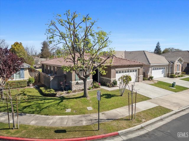 420 Hollyhill Drive, Bakersfield, CA 93312