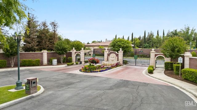 420 Hollyhill Drive, Bakersfield, CA 93312