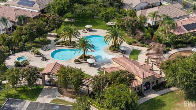 420 Hollyhill Drive, Bakersfield, CA 93312