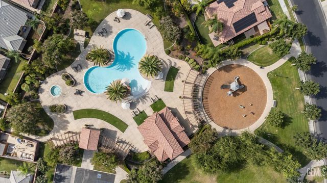 420 Hollyhill Drive, Bakersfield, CA 93312