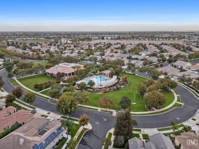 420 Hollyhill Drive, Bakersfield, CA 93312