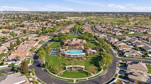 420 Hollyhill Drive, Bakersfield, CA 93312