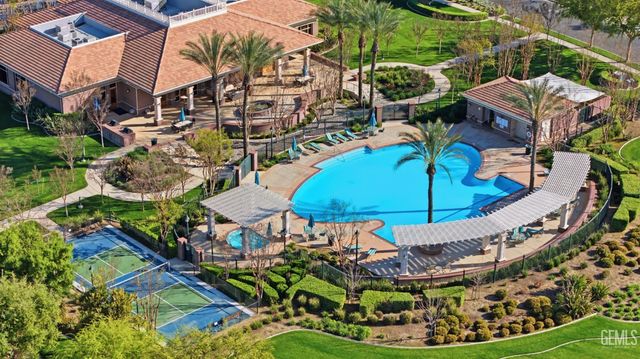 420 Hollyhill Drive, Bakersfield, CA 93312