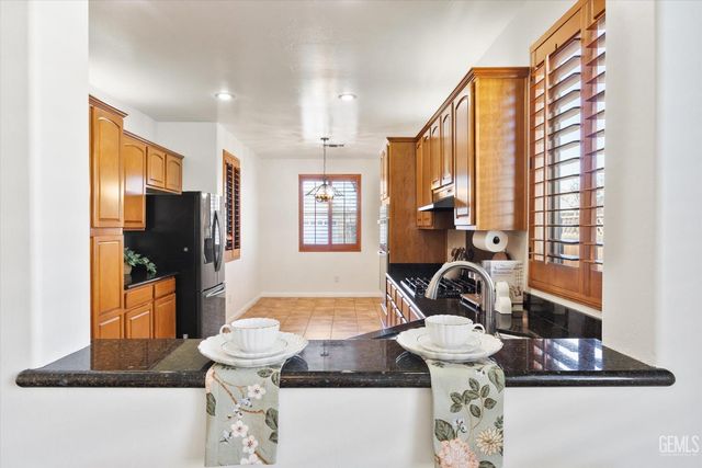 420 Hollyhill Drive, Bakersfield, CA 93312