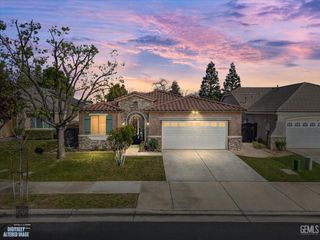 420 Hollyhill Drive, Bakersfield, CA 93312