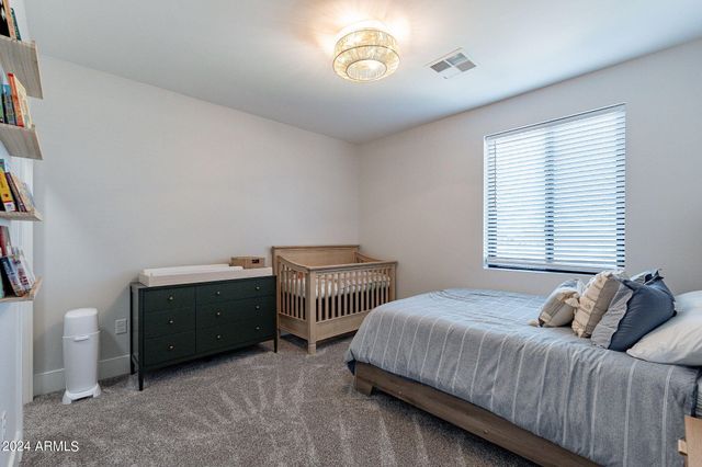 142 E HEARNE Way, Gilbert, AZ 85234