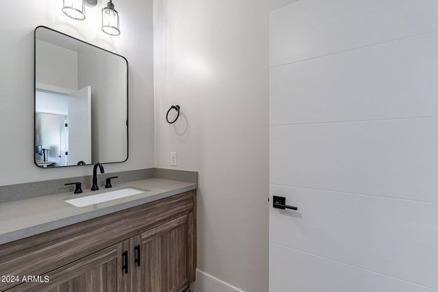 142 E HEARNE Way, Gilbert, AZ 85234