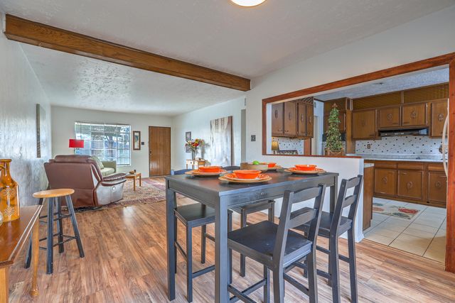 2812 Los Arboles Court NE, Albuquerque, NM 87112