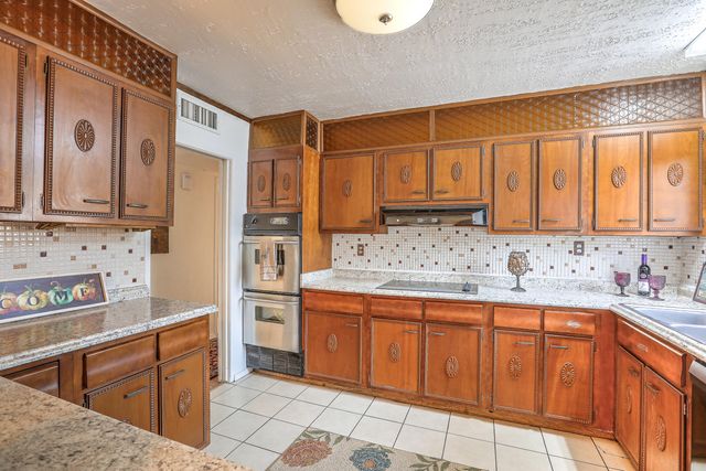 2812 Los Arboles Court NE, Albuquerque, NM 87112