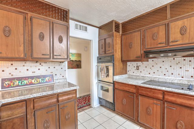 2812 Los Arboles Court NE, Albuquerque, NM 87112