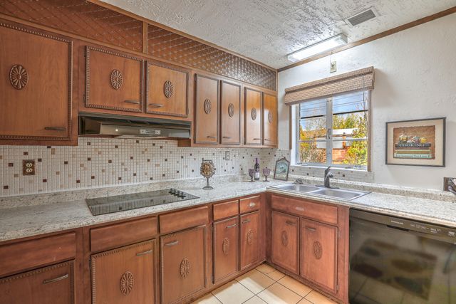 2812 Los Arboles Court NE, Albuquerque, NM 87112