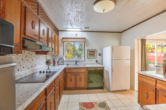 2812 Los Arboles Court NE, Albuquerque, NM 87112