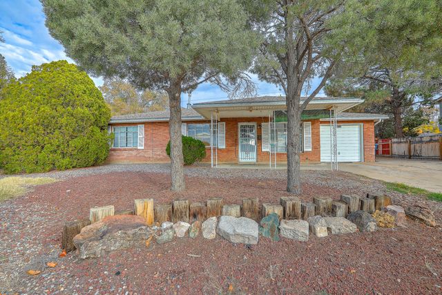 2812 Los Arboles Court NE, Albuquerque, NM 87112