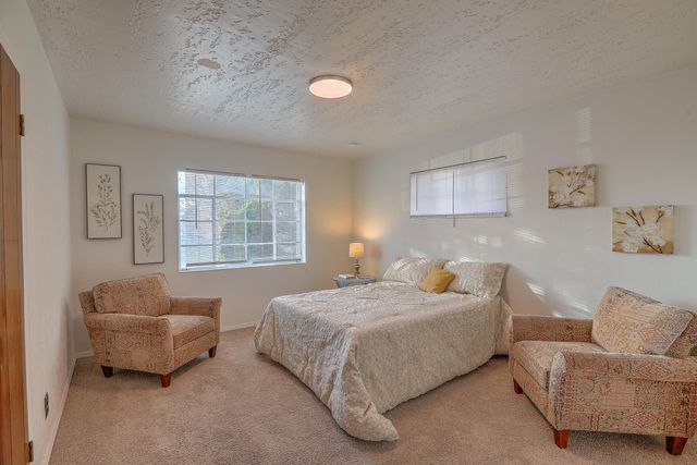 2812 Los Arboles Court NE, Albuquerque, NM 87112