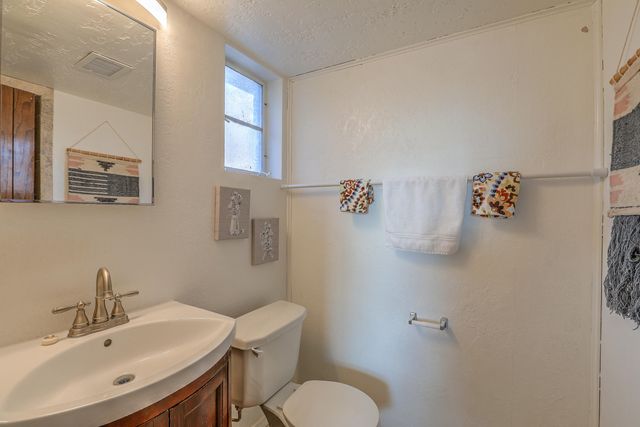 2812 Los Arboles Court NE, Albuquerque, NM 87112