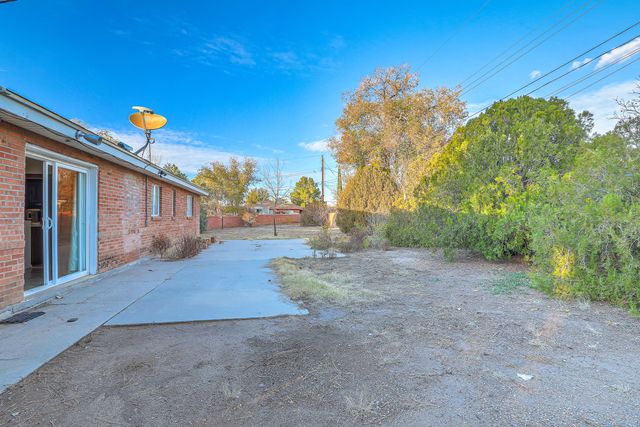 2812 Los Arboles Court NE, Albuquerque, NM 87112