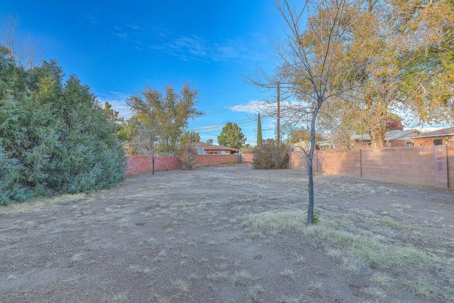 2812 Los Arboles Court NE, Albuquerque, NM 87112