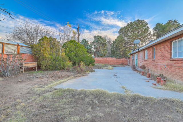 2812 Los Arboles Court NE, Albuquerque, NM 87112