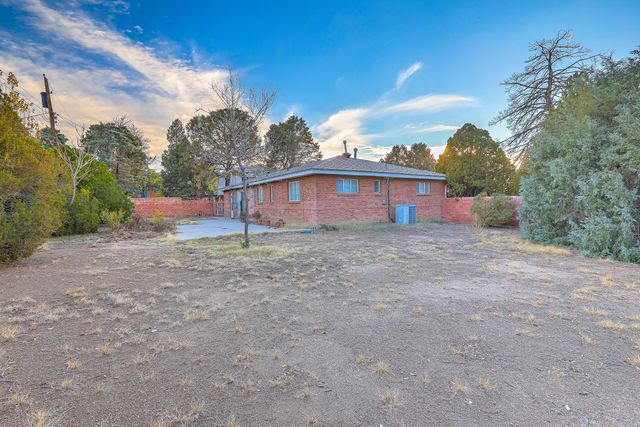 2812 Los Arboles Court NE, Albuquerque, NM 87112