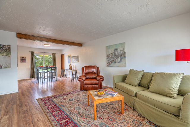 2812 Los Arboles Court NE, Albuquerque, NM 87112