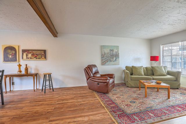 2812 Los Arboles Court NE, Albuquerque, NM 87112