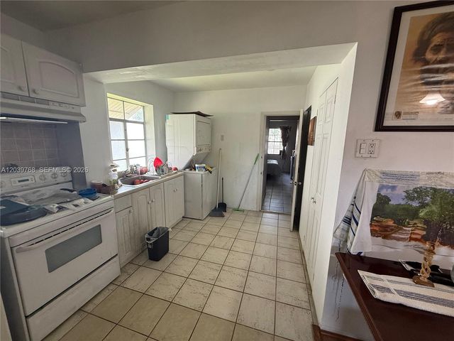 2447 Arthur St, Hollywood, FL 33020