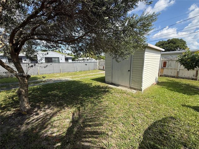 2447 Arthur St, Hollywood, FL 33020