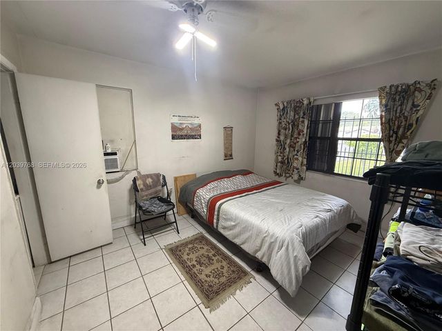 2447 Arthur St, Hollywood, FL 33020