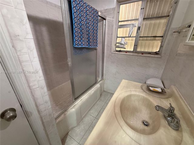2447 Arthur St, Hollywood, FL 33020