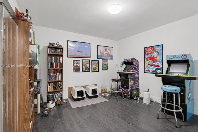 1630 W 46th St 208F, Hialeah, FL 33012