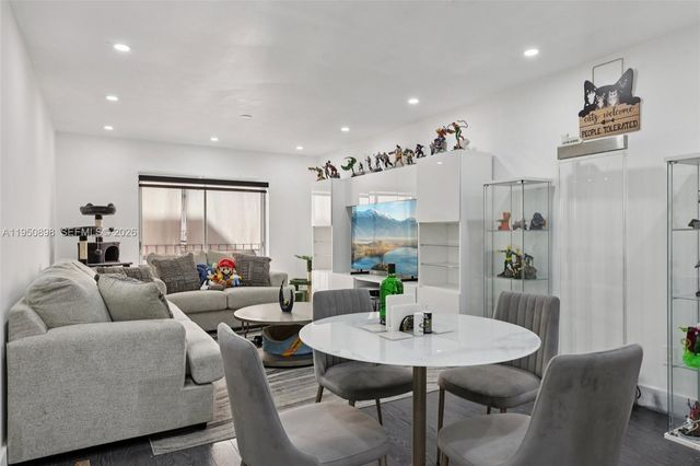 1630 W 46th St 208F, Hialeah, FL 33012