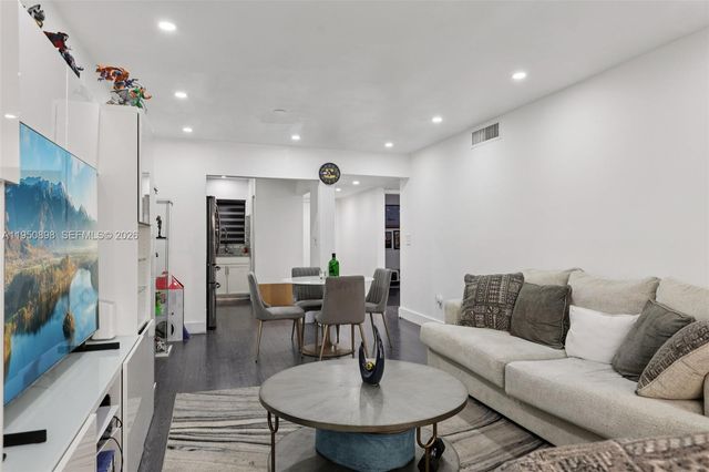 1630 W 46th St 208F, Hialeah, FL 33012