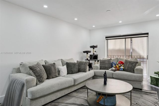 1630 W 46th St 208F, Hialeah, FL 33012